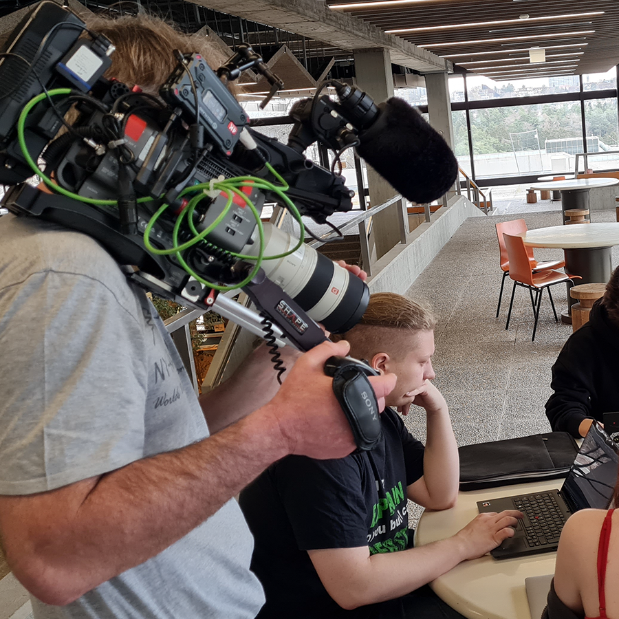 Dreharbeiten bei der Lerngruppe Informatik auf der Mensa Morgenstelle in Tübingen. 